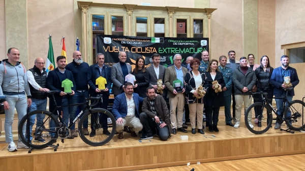 Imagen del artículo Nuria Flores presenta la Vuelta Ciclista a Extremadura 2023 con la participación de 40 equipos y más de 240 corredores