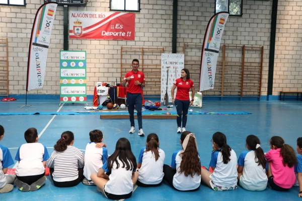 Imagen del artículo Nuria Flores visita el programa 'Tod@s Olímpic@s' en Alagón del Río