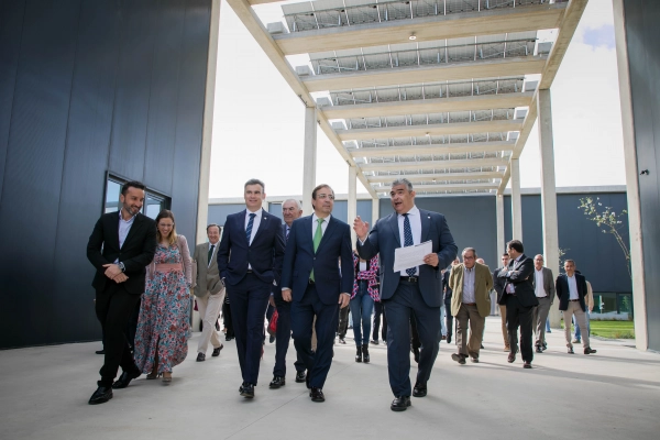 Imagen del artículo Fernández Vara participa en la inauguración de la nueva sede central de Vitaly en Badajoz