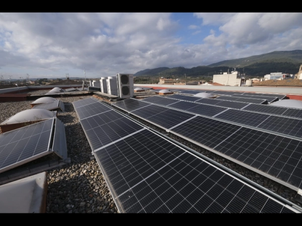 Imagen del artículo L'autoconsum fotovoltaic supera les 60.000 instal·lacions a Catalunya i assoleix els 466 MW de potència