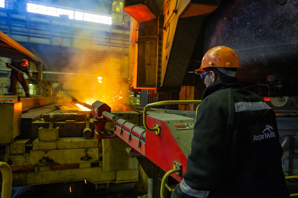 Imagen del artículo Medio Ambiente reduce un 24% los límites diarios de emisión de partículas de la factoría de ArcelorMittal en Gijón
