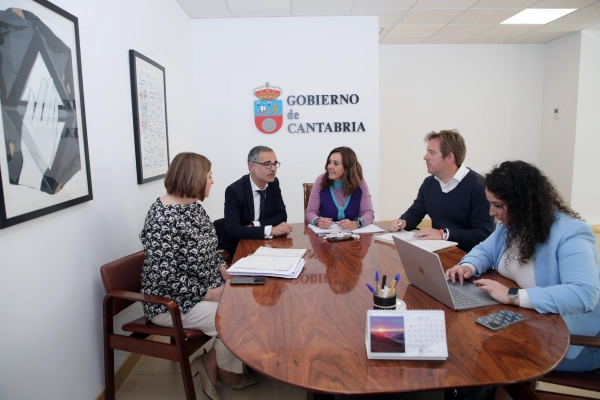 Imagen del artículo Gobierno y Federación de Municipios de Cantabria estudian ayudas para implantar en los ayuntamientos la Directiva europea para la lucha contra la corrupción