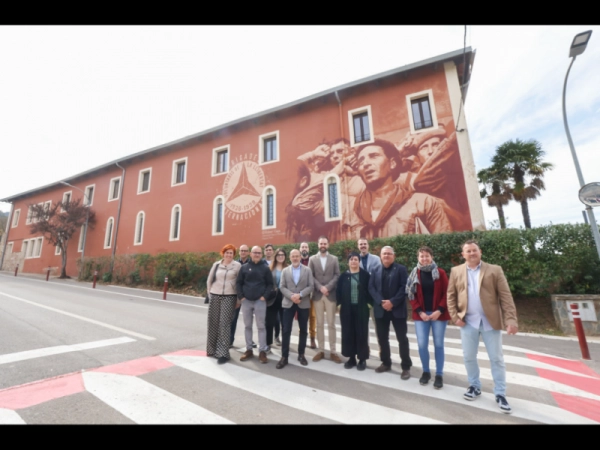 Imagen del artículo El conseller de Drets Socials, Carles Campuzano, visita el nou mural dedicat al comiat de les Brigades Internacionals a l'alberg de l'Espluga de Francolí