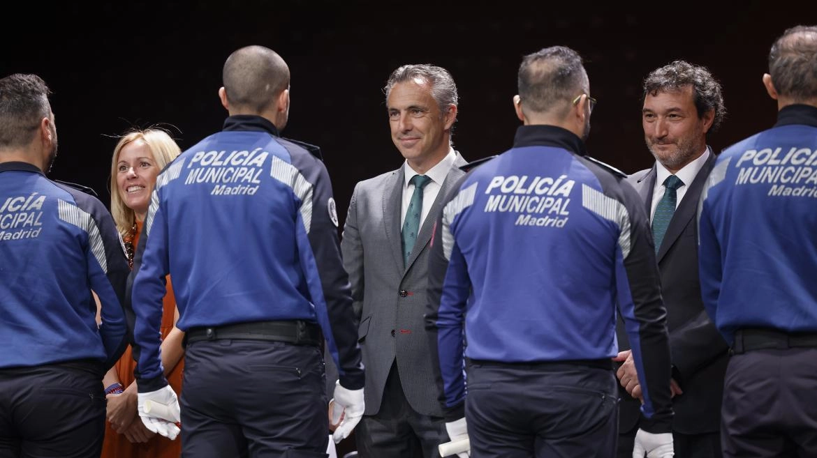 Imagen del artículo La Comunidad de Madrid entrega los diplomas a la nueva promoción de oficiales de Policía Local de la región