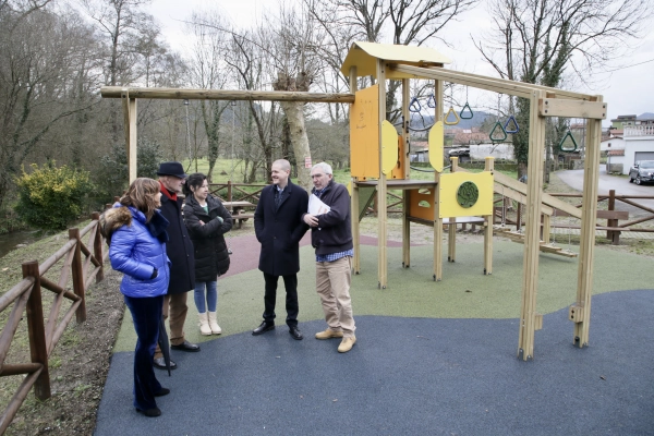 Imagen del artículo La Consejería de Presidencia financia un nuevo parque infantil en el pueblo de Sovilla, en San Felices de Buelna