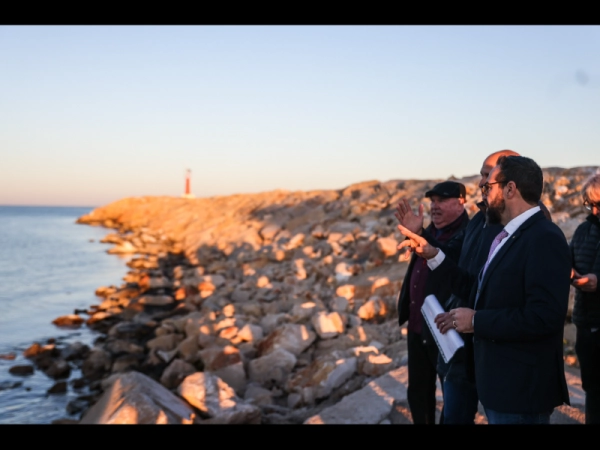 Imagen del artículo El conseller Fernàndez anuncia l'inici de la redacció del projecte constructiu que millorarà el dic de recer del port de les Cases d'Alcanar