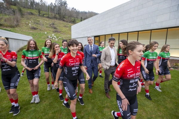 Imagen del artículo Zuloaga desea suerte y éxitos a los equipos del club ciclista Meruelo en esta temporada, que comienza el domingo en Noja