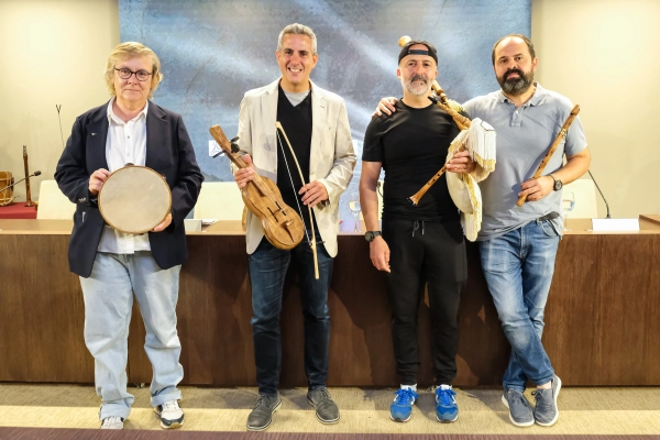 Imagen del artículo Los instrumentos musicales fabricados con la madera del milenario Cajigu Cubilón se expondrán en el Museo de la Naturaleza de Carrejo