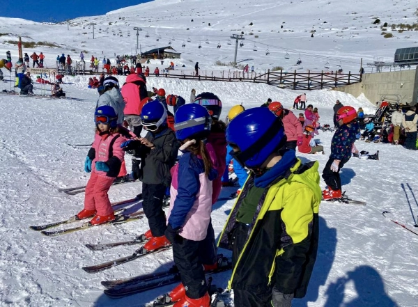 Imagen del artículo 237 alumnos de tercero y cuarto de Primaria han participado en el programa 'Fomento del Esquí Escolar en la Comarca Campurriana'