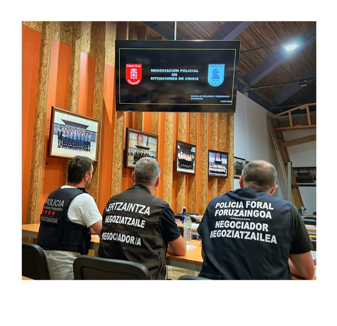 Imagen del artículo Agentes de Policía Foral, Ertzaintza y Mossos d´Esquadra participan en el curso de negociación de situaciones de crisis de la Escuela de Seguridad y Emergencias de Navarra
