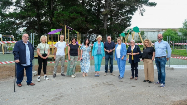 Imagen del artículo Gobierno y Ayuntamiento de Camargo renuevan las instalaciones del colegio de educación especial 'Parayas' con un parque multigeneracional