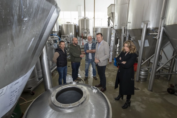 Imagen del artículo Guillermo Blanco felicita a la empresa de cerveza artesanal Dougall's por el impulso dado al sector agroalimentario