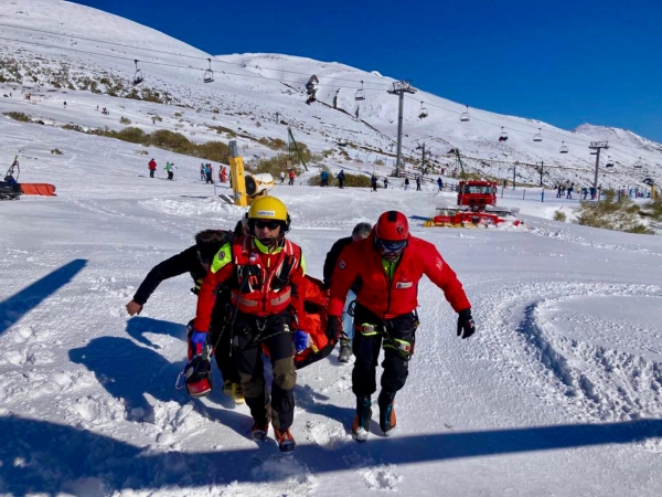 Imagen del artículo El helicóptero del Gobierno traslada a un esquiador desde Alto Campoo para ser atendido de varios traumatismos