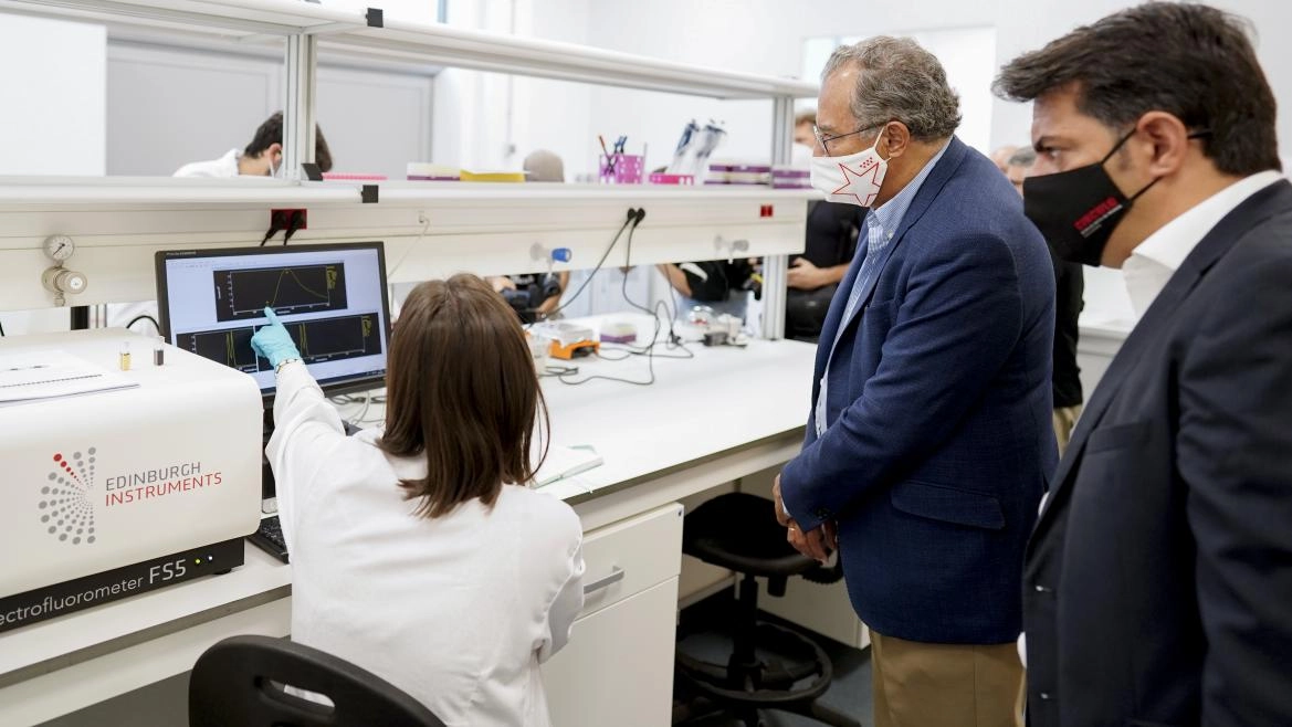 Imagen del artículo Nuevos investigadores de la Comunidad de Madrid estudian propiedades desconocidas de los metamateriales