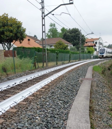 Imagen del artículo Transportes destina 2,5 millones de euros a reducir los garrotes por calor extremo en la red ferroviaria vasca