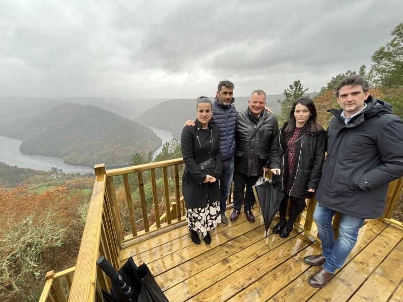 Imagen del artículo A Xunta achega 22.900 € á reforma do miradoiro do Cabo do Mundo, no Saviñao, para lograr unha maior inmersión na paisaxe