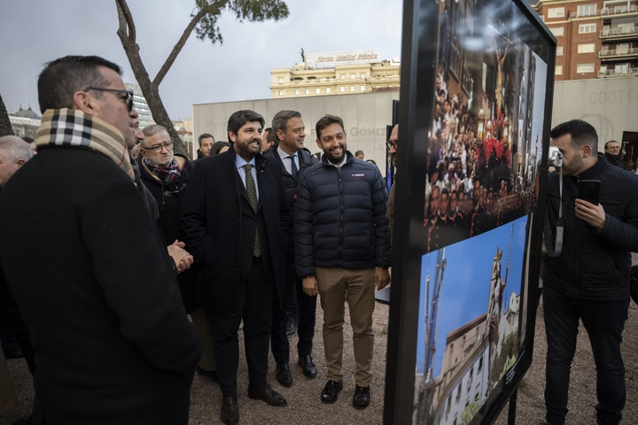 Imagen del artículo Una exposición fotográfica recrea la Semana Santa de la Región en pleno centro de Madrid