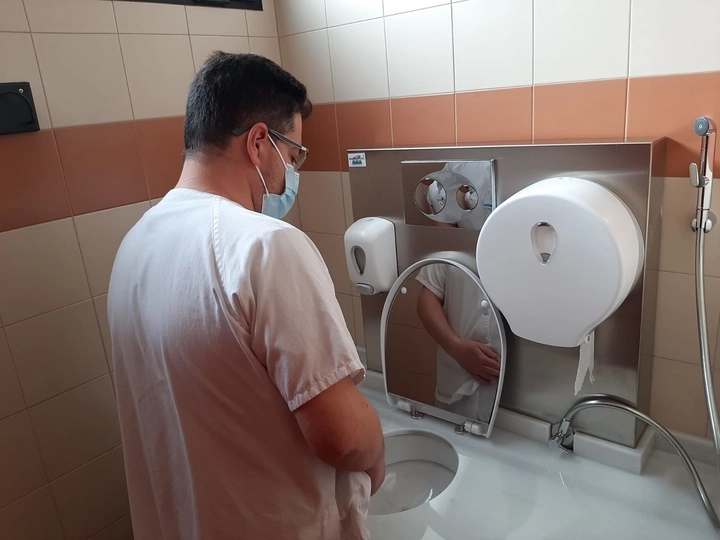 Imagen del artículo El hospital Rafael Méndez de Lorca instala un baño adaptado para pacientes ostomizados