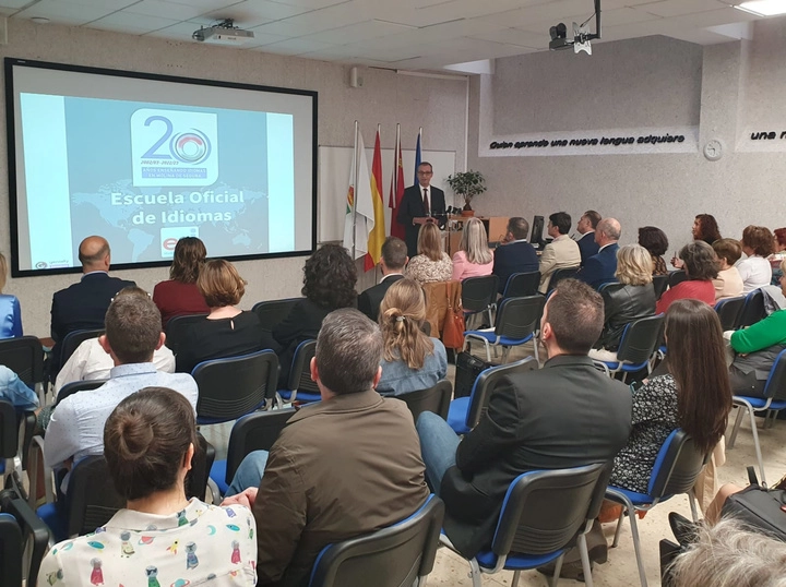 Imagen del artículo 1.032 alumnos estudian en la Escuela Oficial de Idiomas de Molina de Segura, que celebra su 20 aniversario