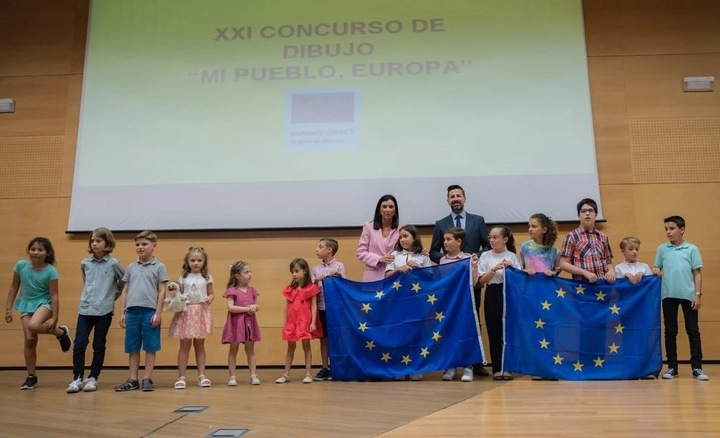 Imagen del artículo Más de 2.700 escolares de la Región participan en el XXI concurso de dibujo 'Mi pueblo, Europa'