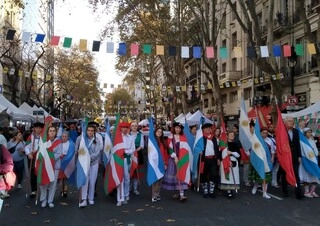 Imagen del artículo La Avenida de Mayo de la capital argentina se vistió de ikurriña, en la 11° edición del Buenos Aires Celebra al País Vasco