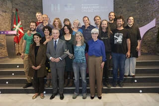 Imagen del artículo El Lehendakari entrega el Premio Emakunde a On:giz elkartea por su labor sensibilizando a hombres y empoderando a mujeres