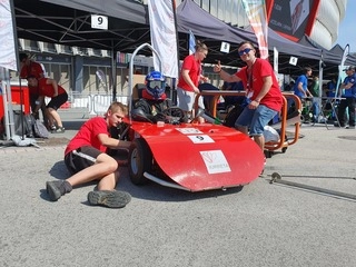 Imagen del artículo Euskelec 2023: vehículos eléctricos fabricados por el alumnado de FP convierten en circuito de carreras la explanada de San Mamés, en Bilbao