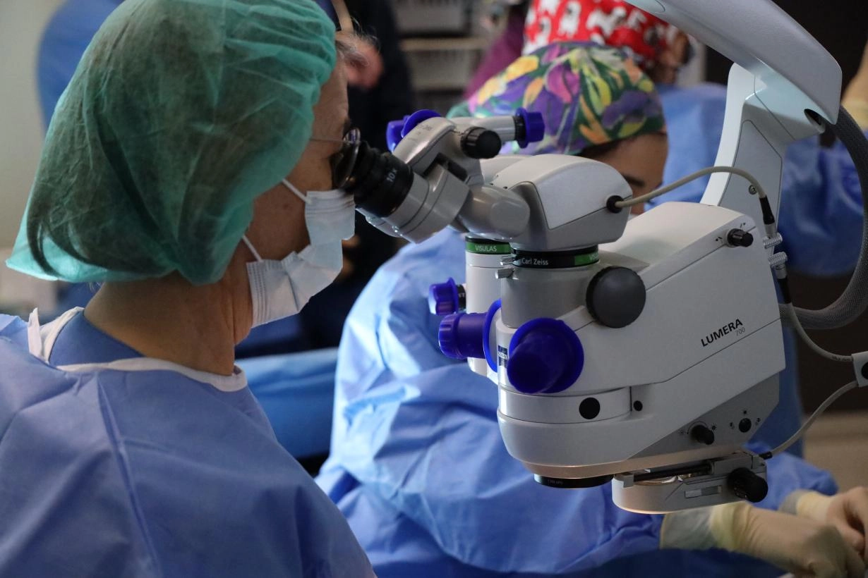 Imagen del artículo El Gobierno de Castilla-La Mancha dota de nuevo equipamiento tecnológico al servicio de Oftalmología del Hospital Universitario de Toledo