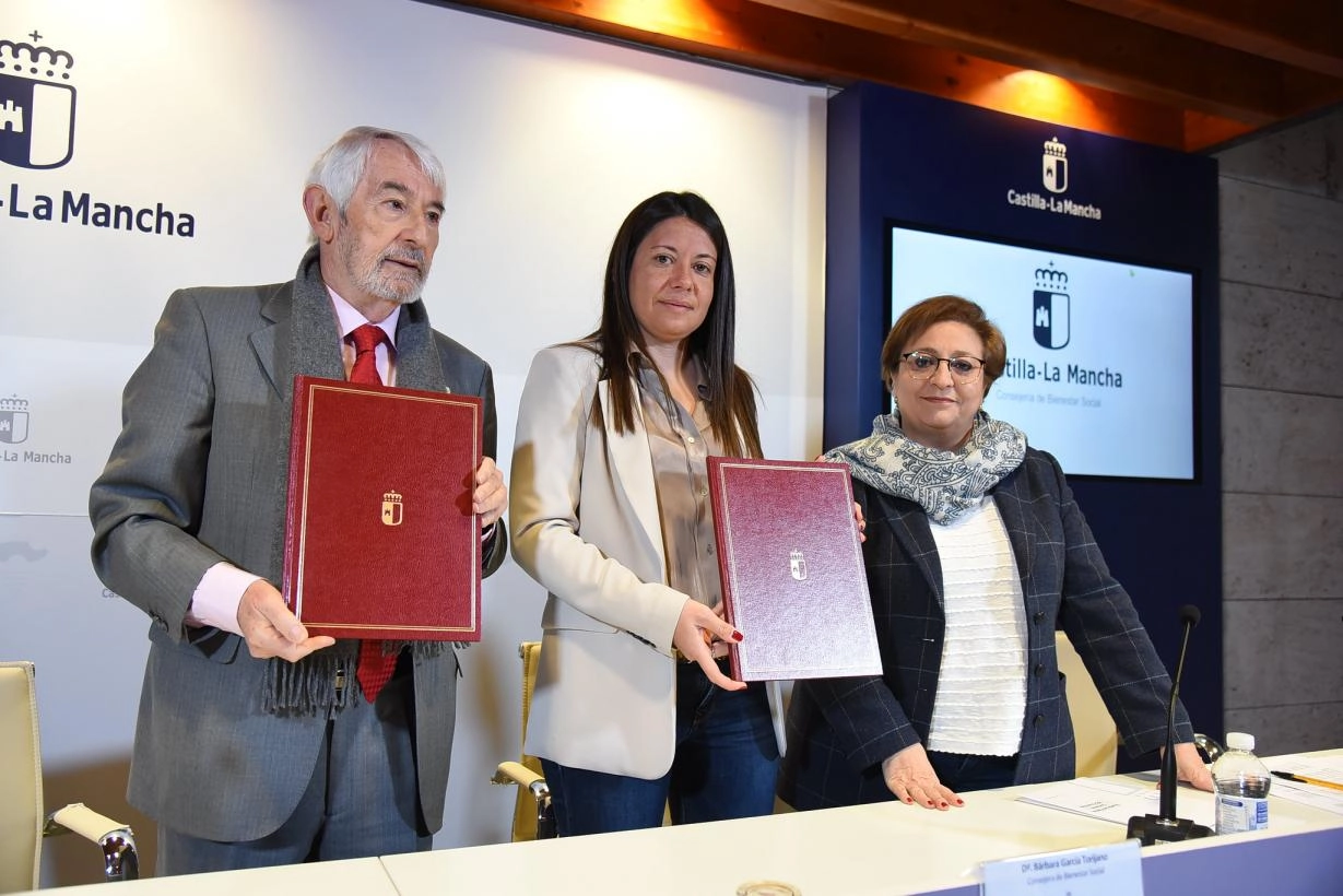 Imagen del artículo La consejera de Bienestar Social, Bárbara García Torijano, firma el Convenio de Colaboración con Cruz Roja para el desarrollo del Plan contra la Pobreza Energética