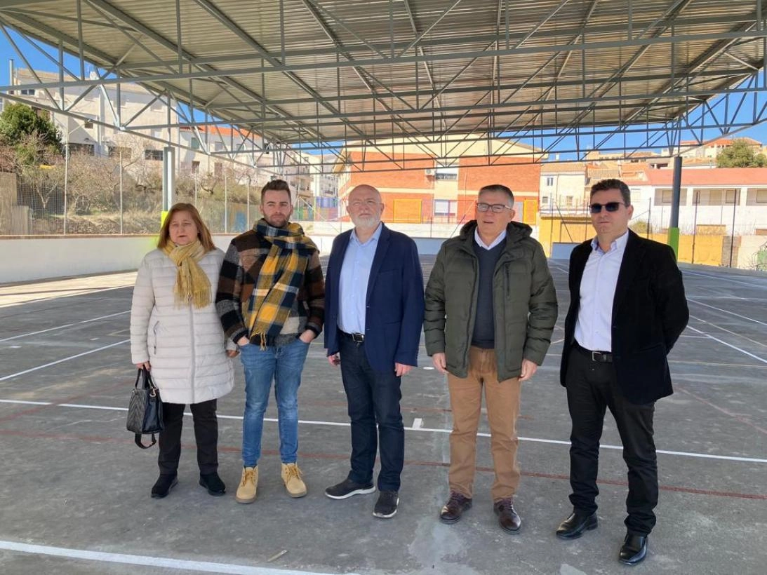 Imagen del artículo El Gobierno de Castilla-La Mancha ha invertido más de 1,5 millones de euros en 7 cubiertas polideportivas de centros educativos albaceteños