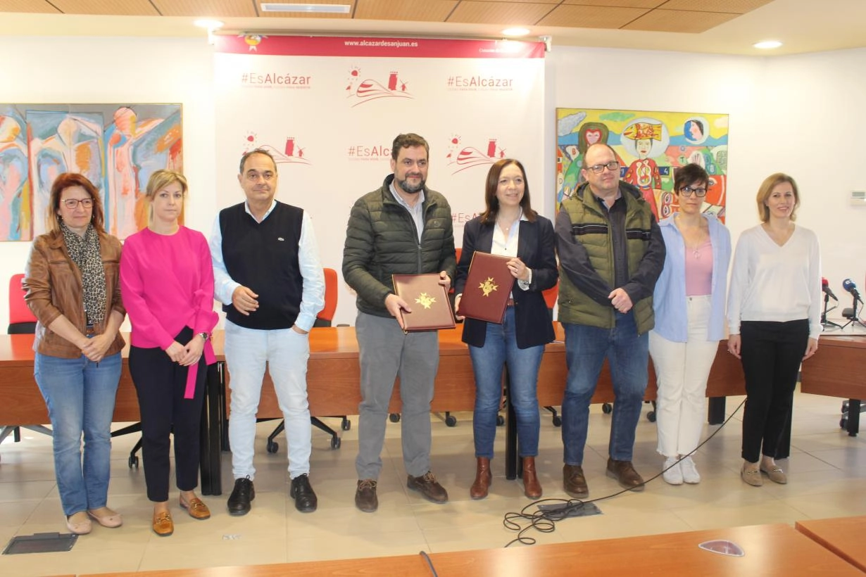 Imagen del artículo La Gerencia y el Ayuntamiento de Alcázar de San Juan firman un convenio para mejorar la atención de las personas con necesidades sociales