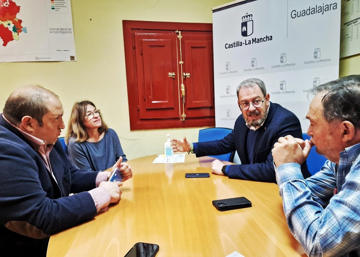 Imagen del artículo El delegado de la Junta en Guadalajara se reúne con la Asociación de Enfermos de Alzheimer de Molina de Aragón