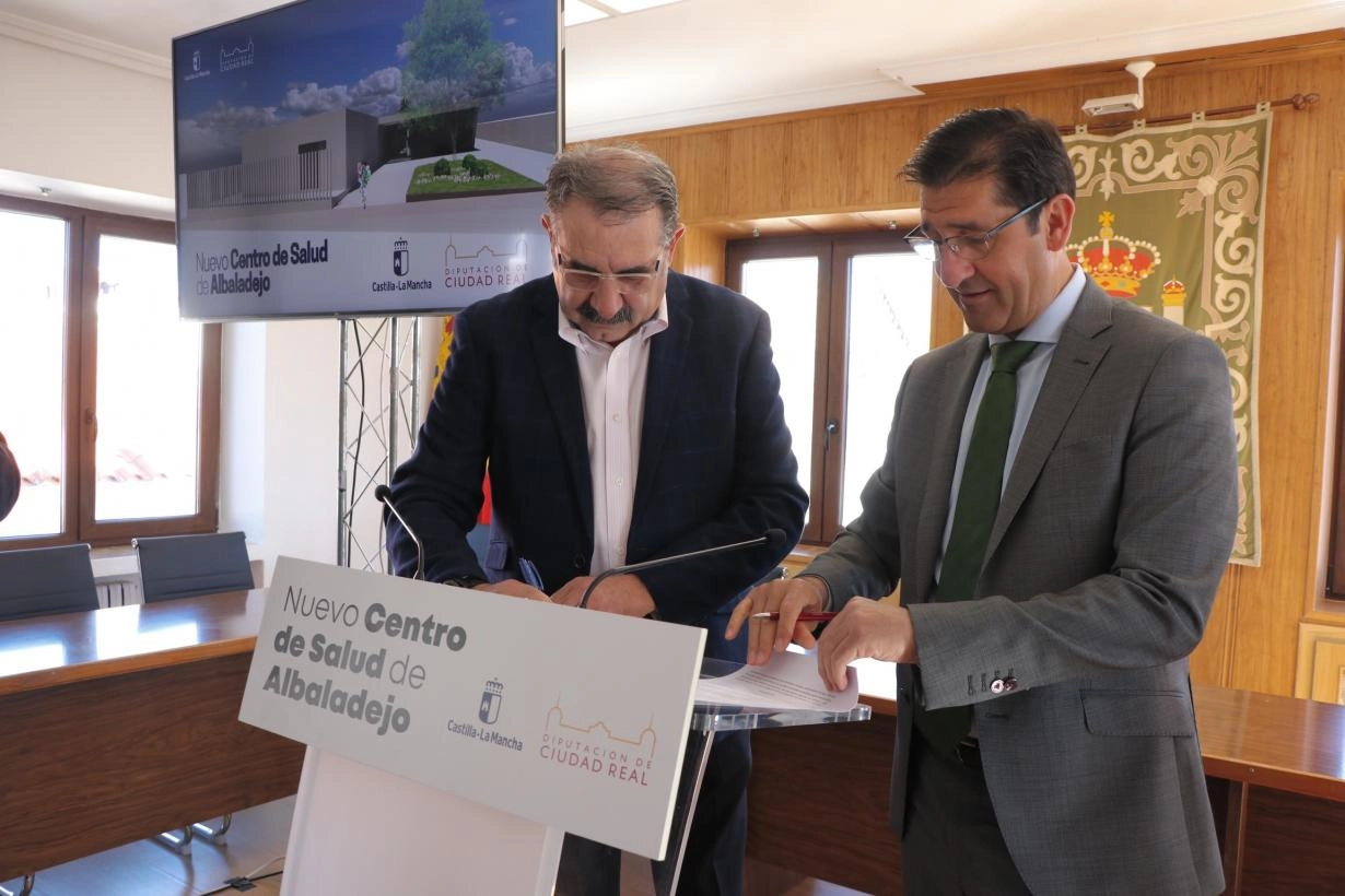 Imagen del artículo El Gobierno de Castilla-La Mancha y la Diputación de Ciudad Real firman un protocolo para dotar al municipio de Albaladejo de un nuevo centro de salud