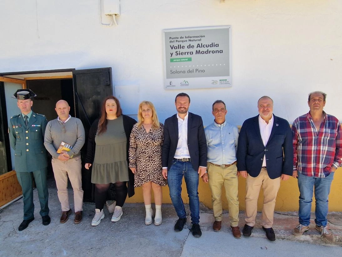 Imagen del artículo El Gobierno regional impulsa el turismo sostenible en el Parque Natural del Valle de Alcudia y Sierra Madrona abriendo sus cuatro primeros puntos de información para visitantes