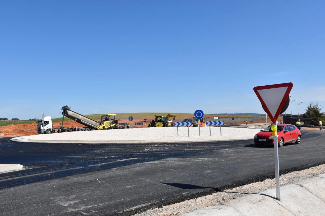 Imagen del artículo El Gobierno mejora la circulación viaria en Motilla del Palancar con la construcción de una nueva glorieta