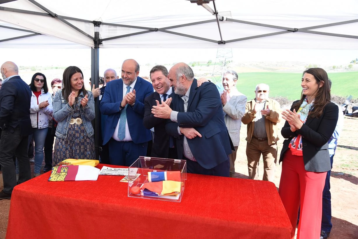 Imagen del artículo El Gobierno de Castilla-La Mancha pone la primera piedra de la futura residencia para mayores en San Lorenzo de la Parrilla