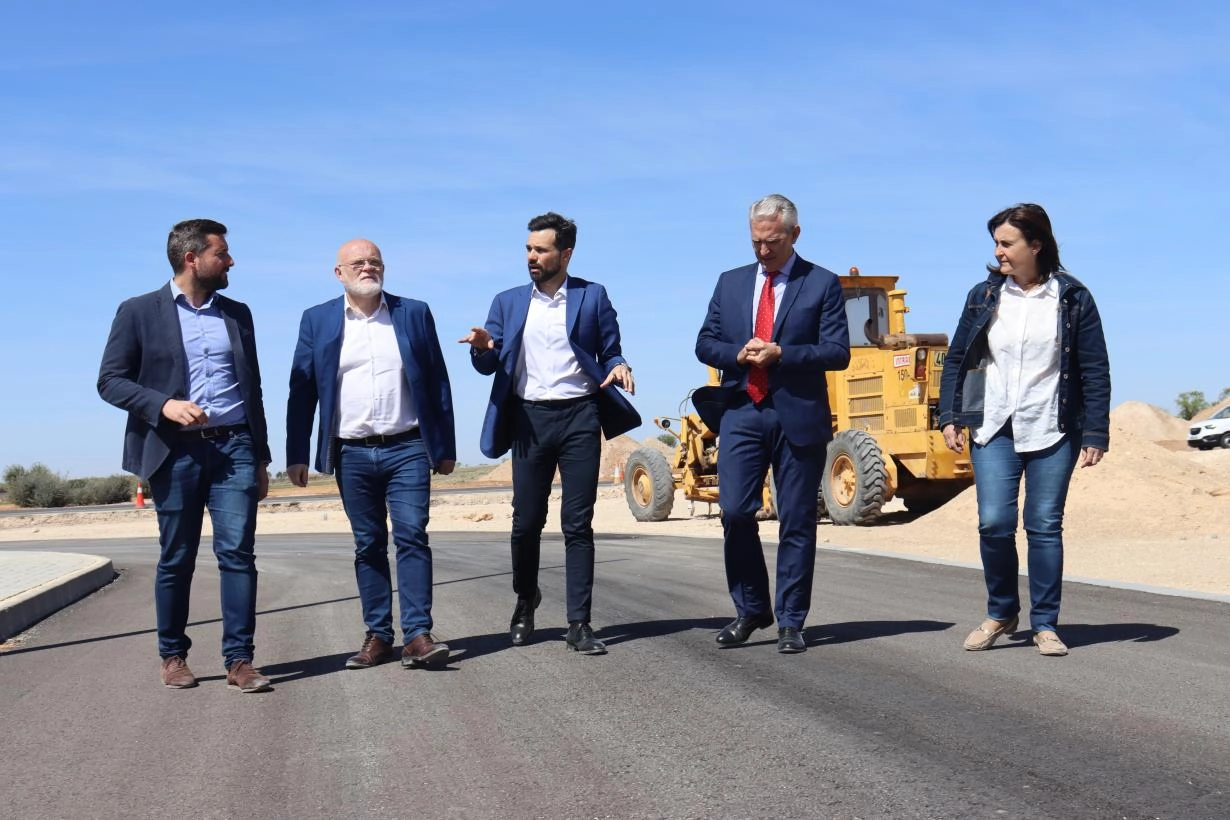 Imagen del artículo El Gobierno de Castilla-La Mancha y el Ayuntamiento de Tarazona facilitarán una mayor accesibilidad al Polígono Industrial Cuesta Blanca con una intersección cuyas obras alcanzan los 425.000 euros