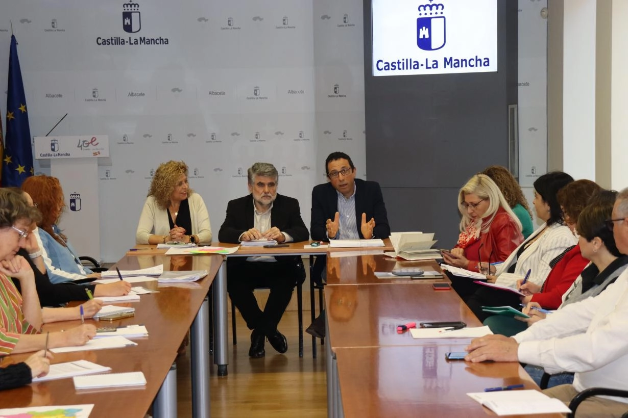 Imagen del artículo El Gobierno regional creará 5 equipos de Servicios Sociales en la provincia de Albacete con 10 profesionales en total para reforzar la protección a la infancia y la familia