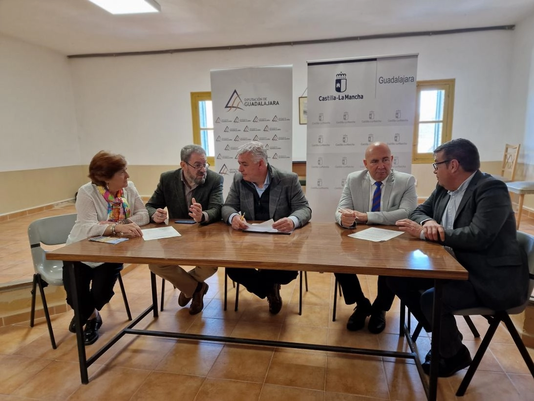 Imagen del artículo El Gobierno de Castilla-La Mancha y la Diputación de Guadalajara abordan un segundo convenio para la mejora de consultorios locales