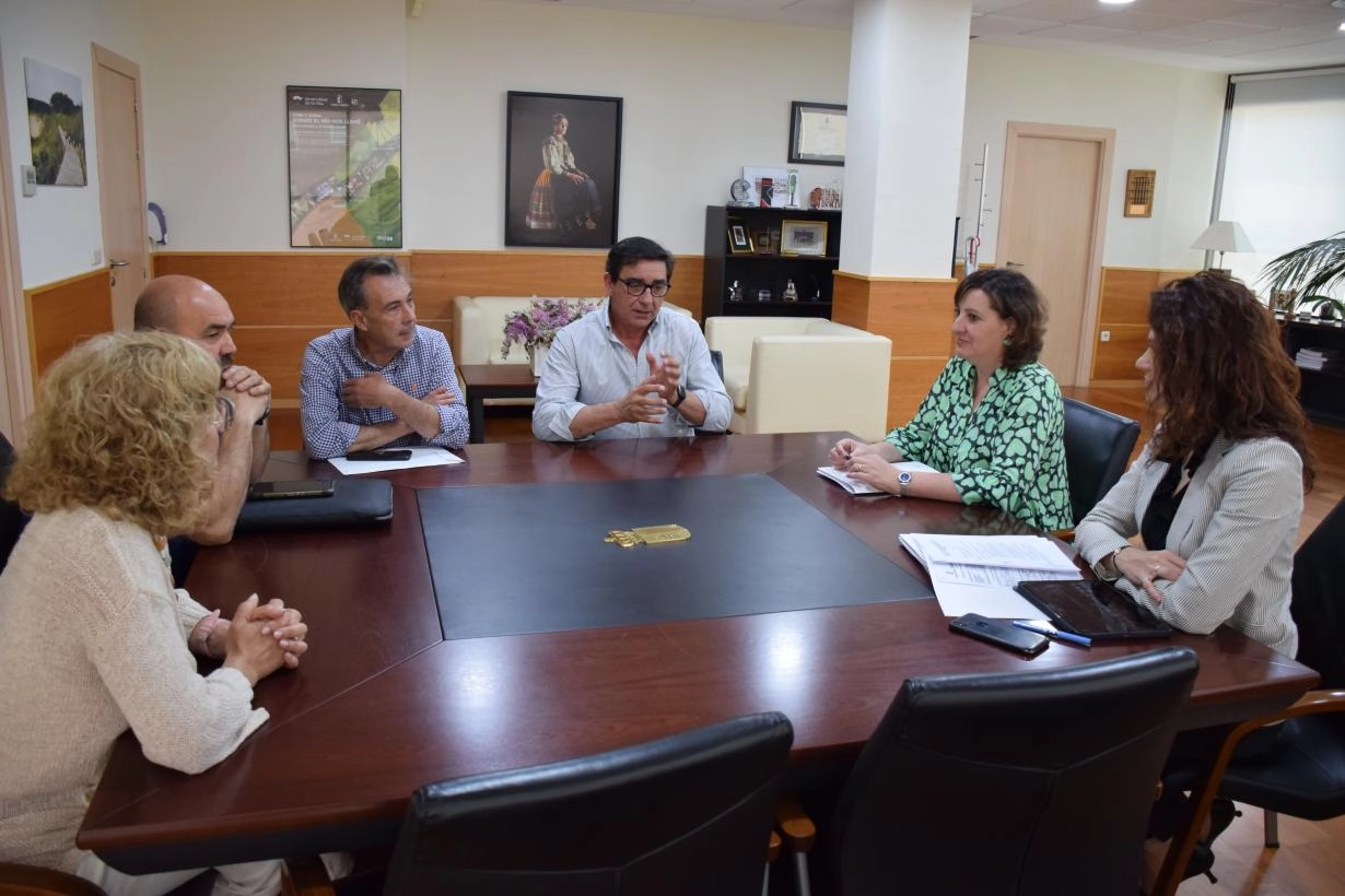 Imagen del artículo El Gobierno de Castilla-La Mancha se reúne con el Comité de Empresa de Alcaliber para escuchar sus propuestas en el ámbito laboral