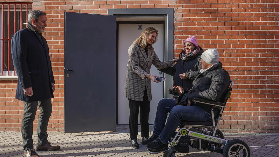 Imagen del artículo La Comunidad de Madrid entrega el primer local comercial público adaptado como vivienda social para personas con movilidad reducida