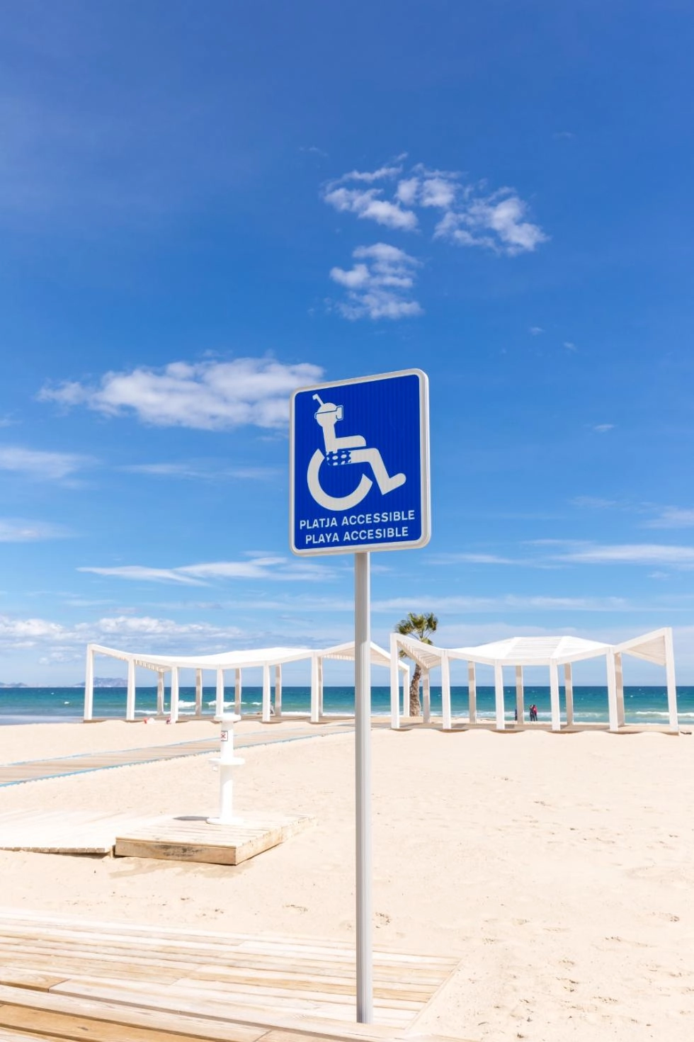 Imagen del artículo La Comunitat Valenciana cuenta con 87 puntos de playas accesibles para personas con diversidad funcional o movilidad reducida en 46 destinos costeros