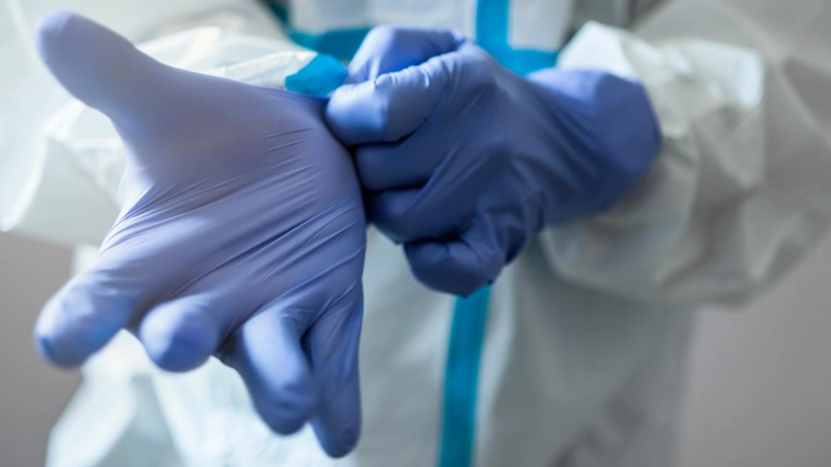 Imagen del artículo La Comunidad de Madrid aprueba la compra de más de 300 millones de guantes de protección para sus profesionales sanitarios